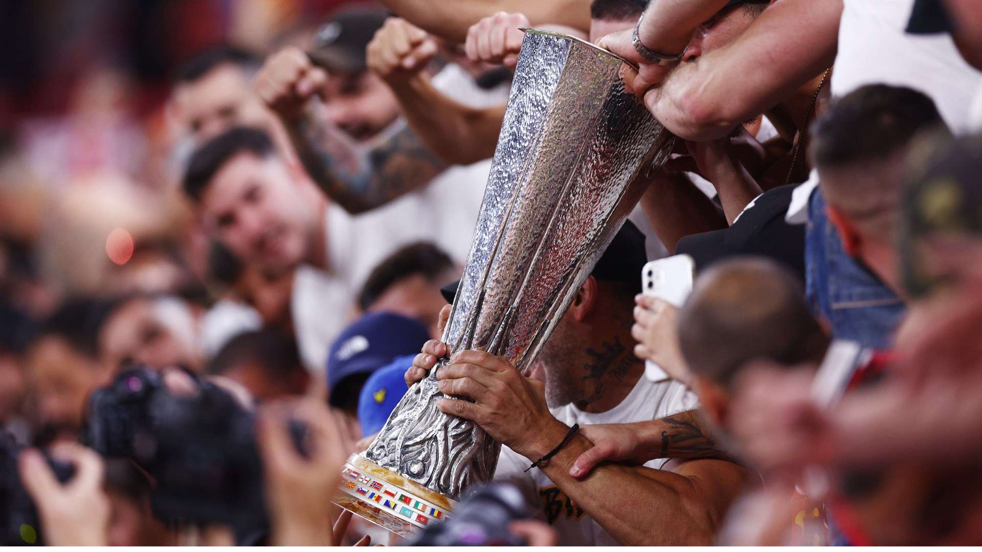 的後防尾線 的後防尾線