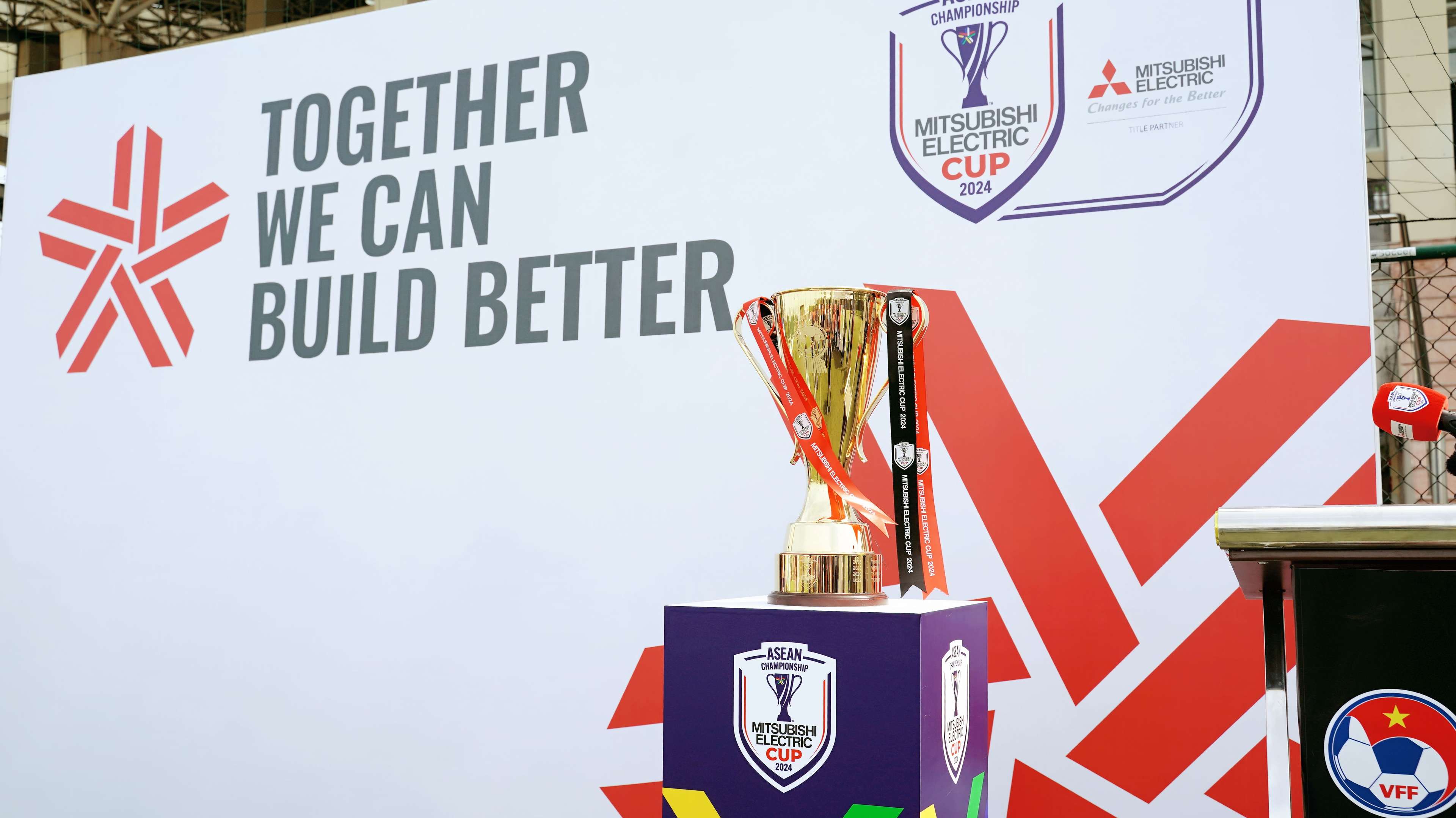 正面臨來自 正面臨來自